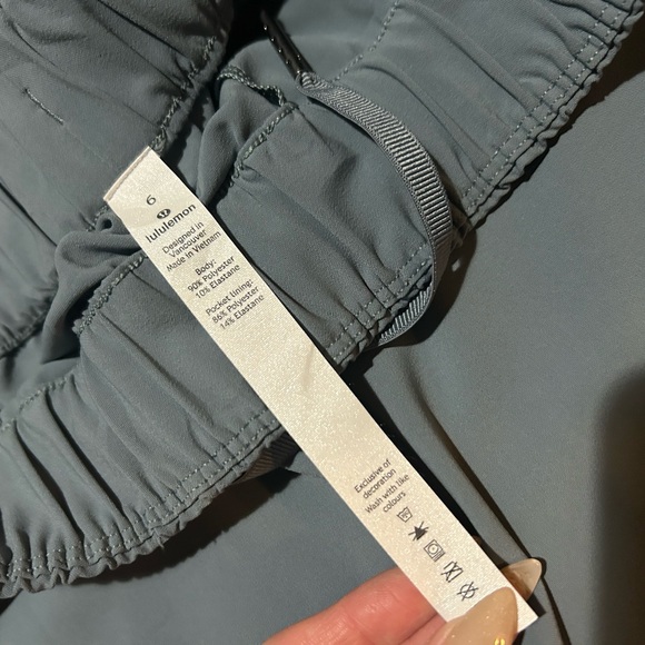 NWOT Women’s Lululemon On the Fly Skirt 6 - Picture 3 of 4